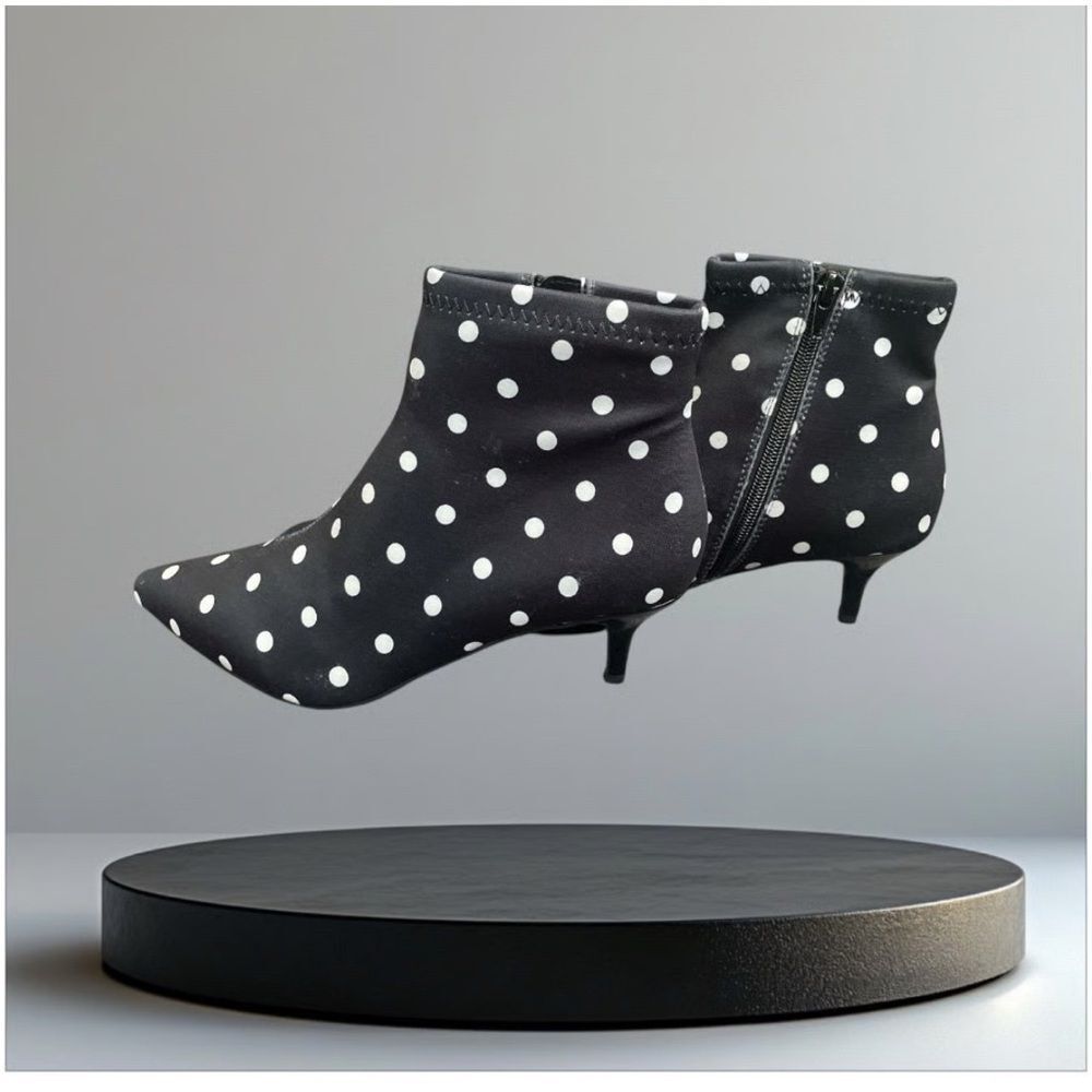 Betsey Johnson Black White Verona Polka Dot Side Zip Kitten Heel Booties Size 6